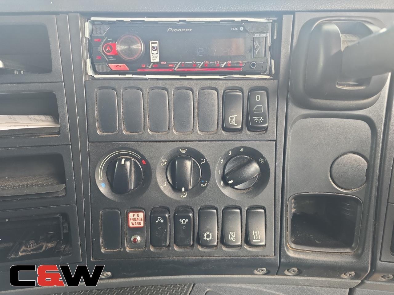 Vehicle image 26